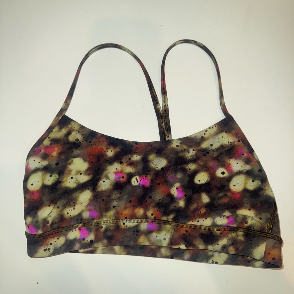 🍄 LULULEMON FREE TO BE BRA — SIZE 8 (COSMIC CAMO SPLATTER) 🫟
